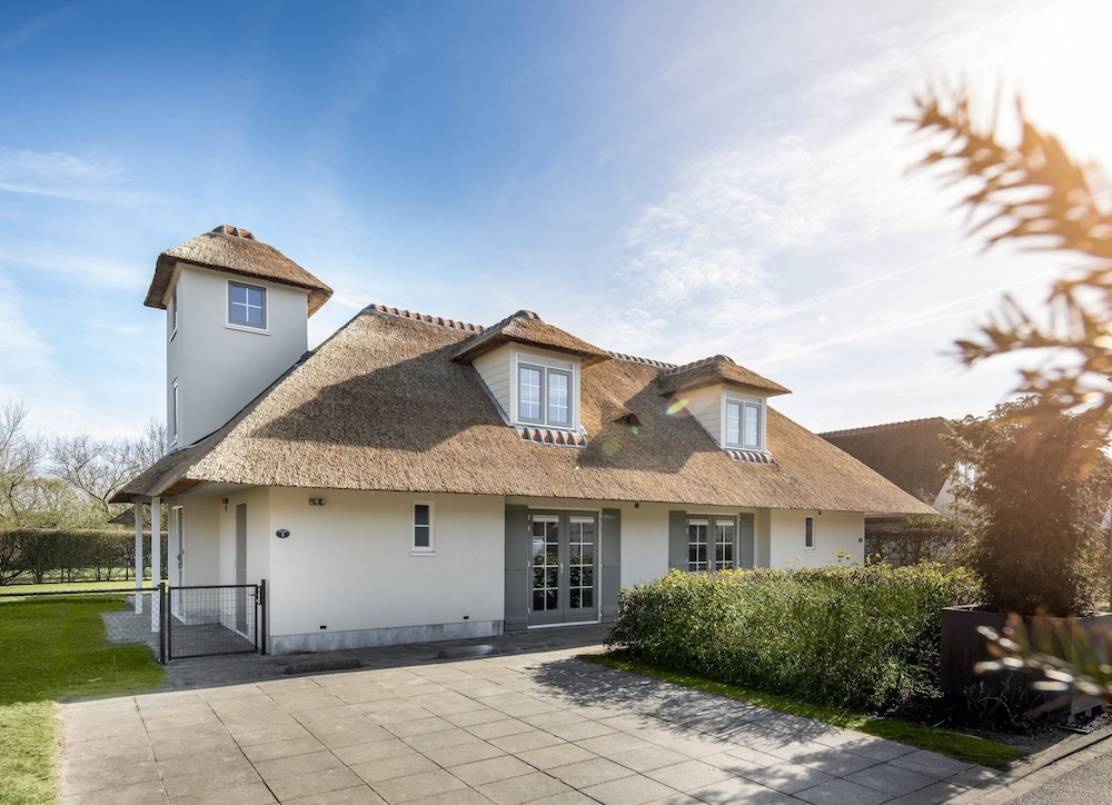 Villa in Domburg Near North Sea Beach — 4-Star Luxury Hotel in Domburg, Netherlands