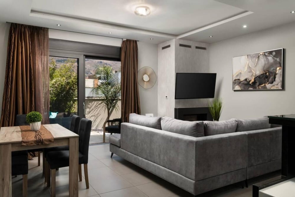 Delight Luxury Residences Souda — 4-Star Luxury Hotel in Souda, Greece