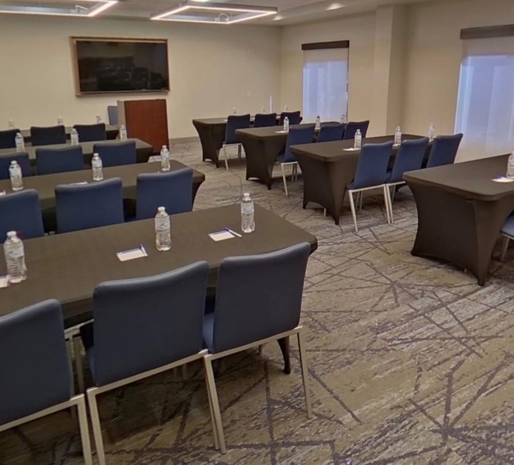 Holiday Inn Express and Suites Tuscaloosa University an IHG Hotel - photo 54