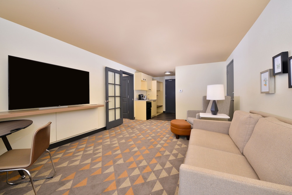 Holiday Inn Kansas City Airport by IHG - photo 15