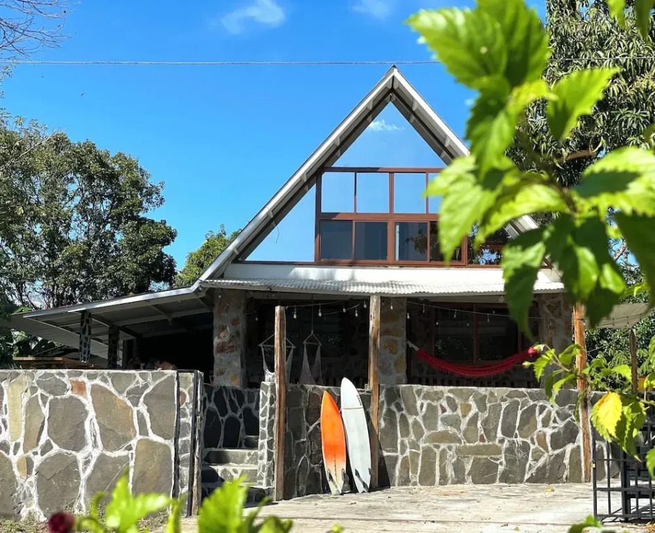 La Chamba Surf House — 5-Star Luxury Hotel in Santa Catalina, Panama