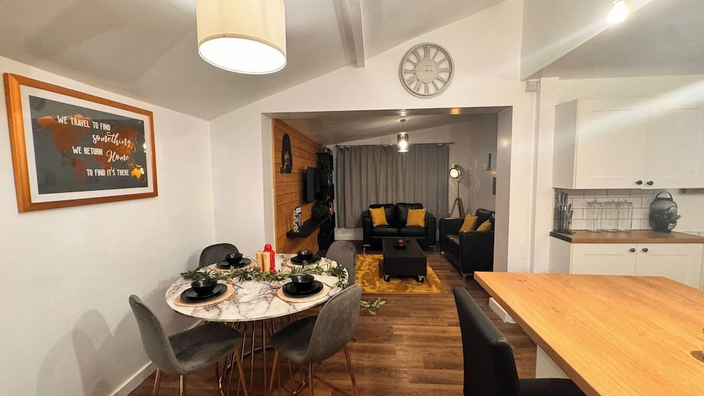 Spacious sheffield lodge — 4-Star Luxury Hotel in Sheffield, United Kingdom