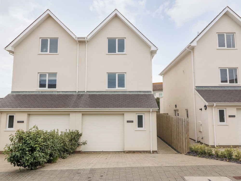 3 Lon Y Dryw in Holyhead, United Kingdom