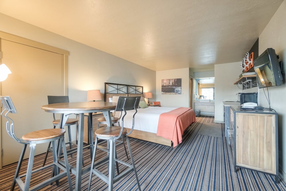Blue Lakes Inn & Extended Stay - photo 18