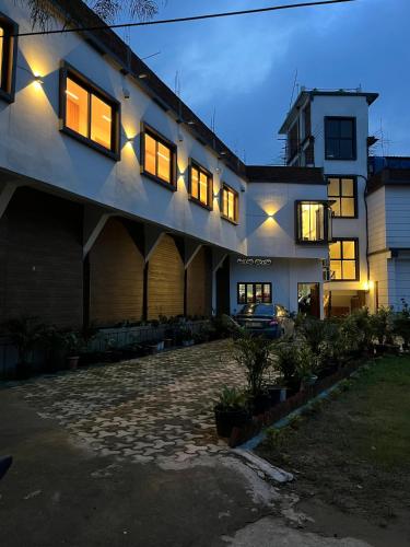 Konwar Inn Suites — Golaghat