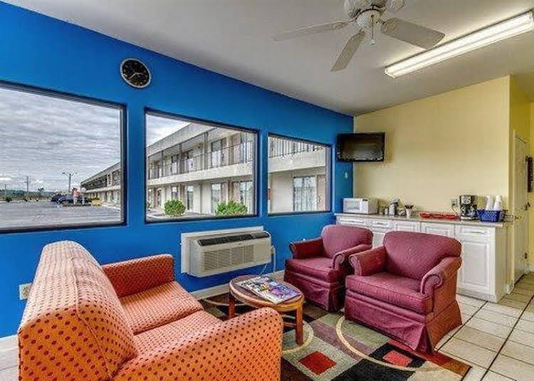 Econo Lodge Lumberton NC - photo 2