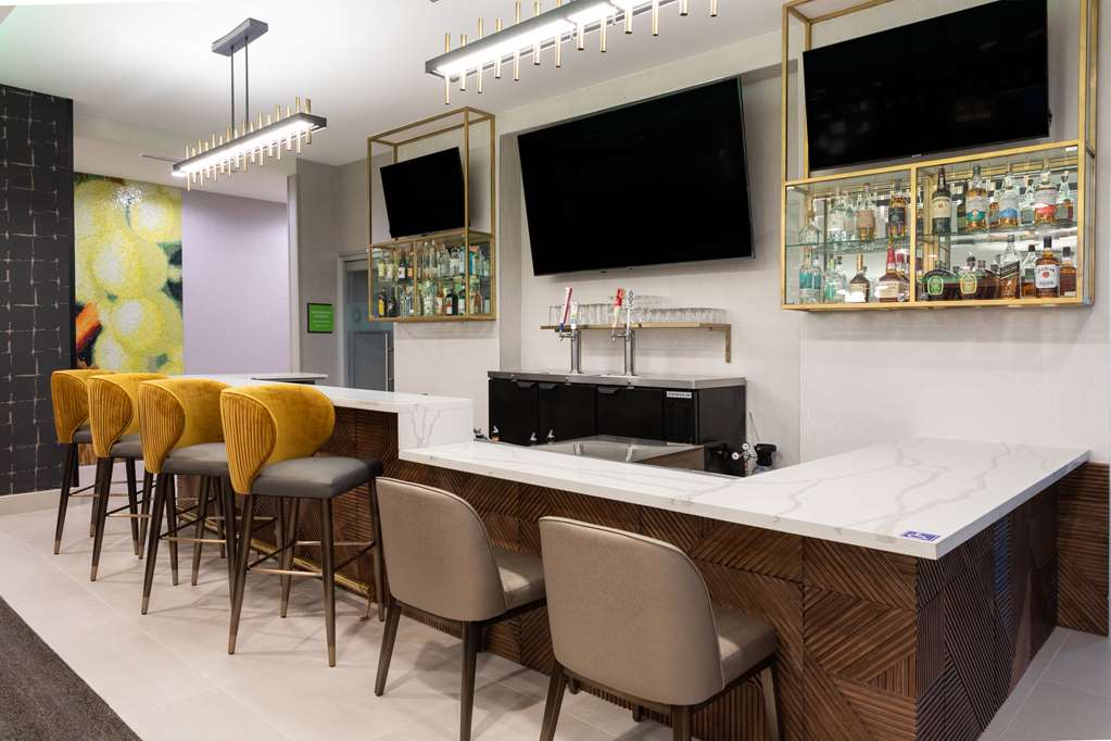 La Quinta Inn & Suites by Wyndham Galt Lodi North - photo 54