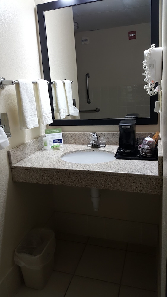 AmericInn by Wyndham Muscatine - photo 30