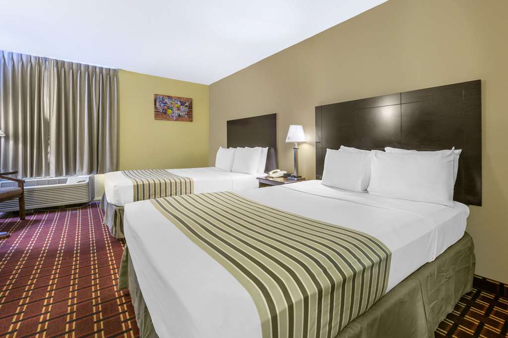 Econo Lodge Inn & Suites Triadelphia Wheeling - photo 15