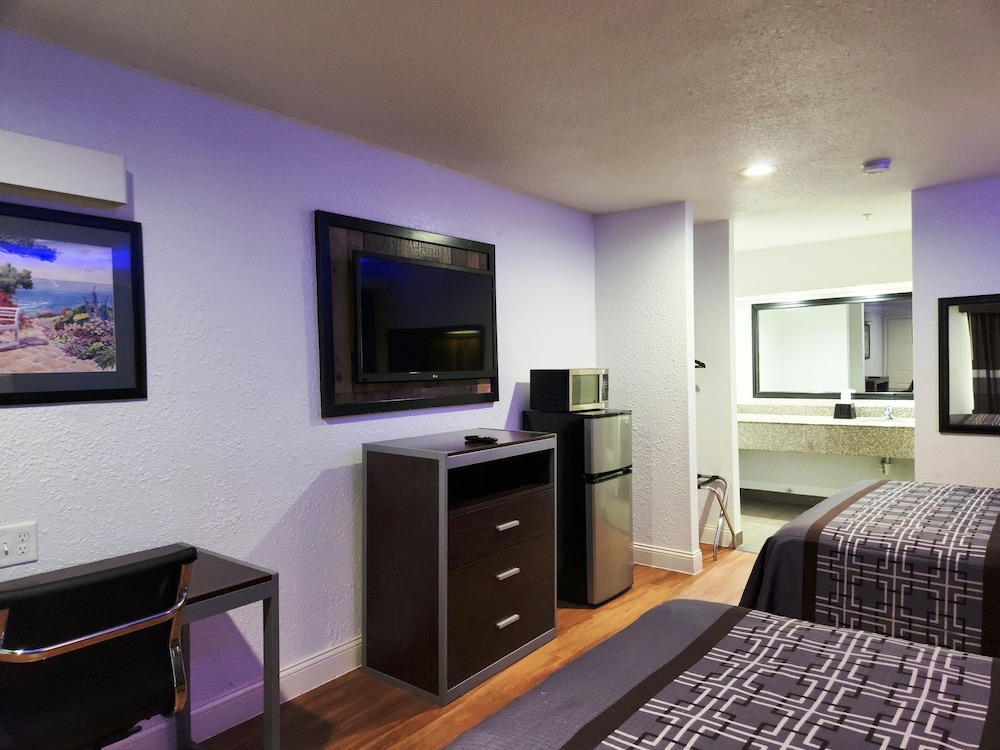 Express Inn Tomball - photo 9