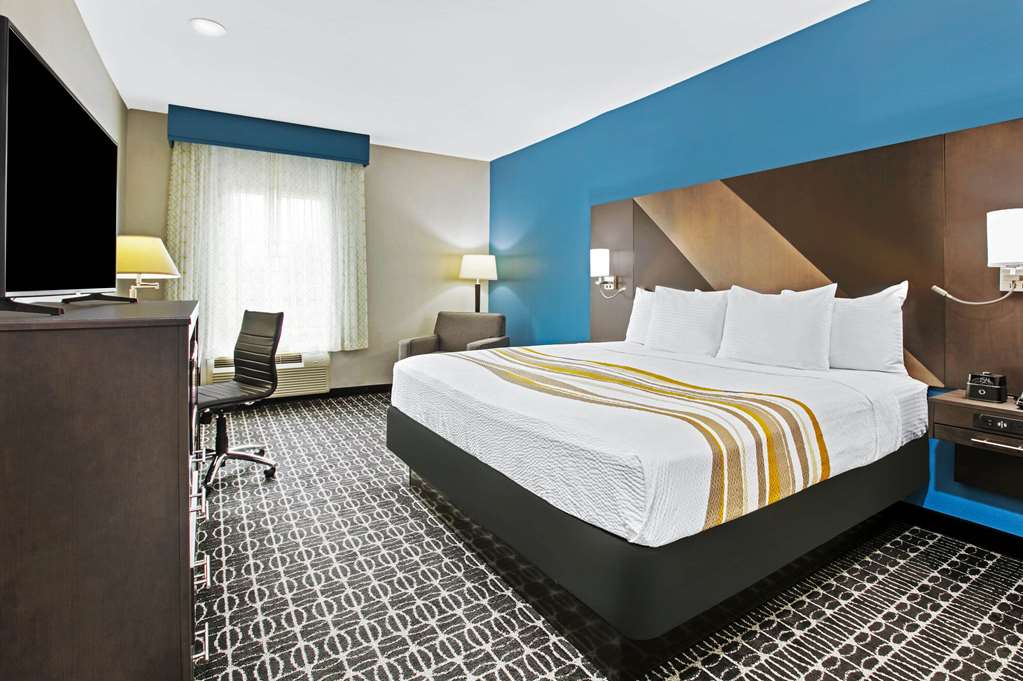 La Quinta Inn & Suites by Wyndham Sulphur Springs - photo 14