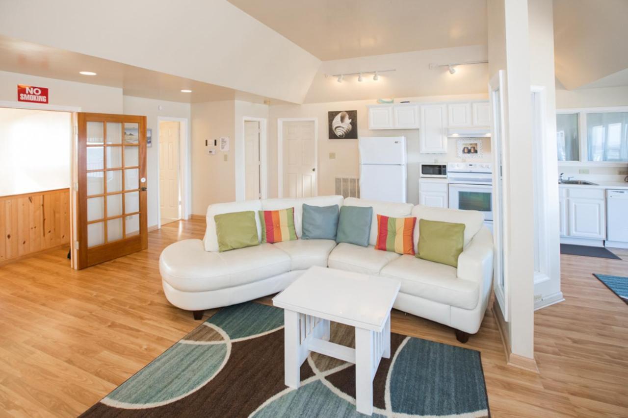 Oceanfront Villa — 4-Star Luxury Hotel in Virginia Beach, United States
