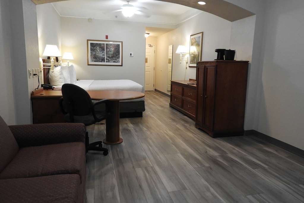 La Quinta Inn and Suites Fort Myers I 75 - photo 19