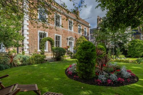 Highgate House