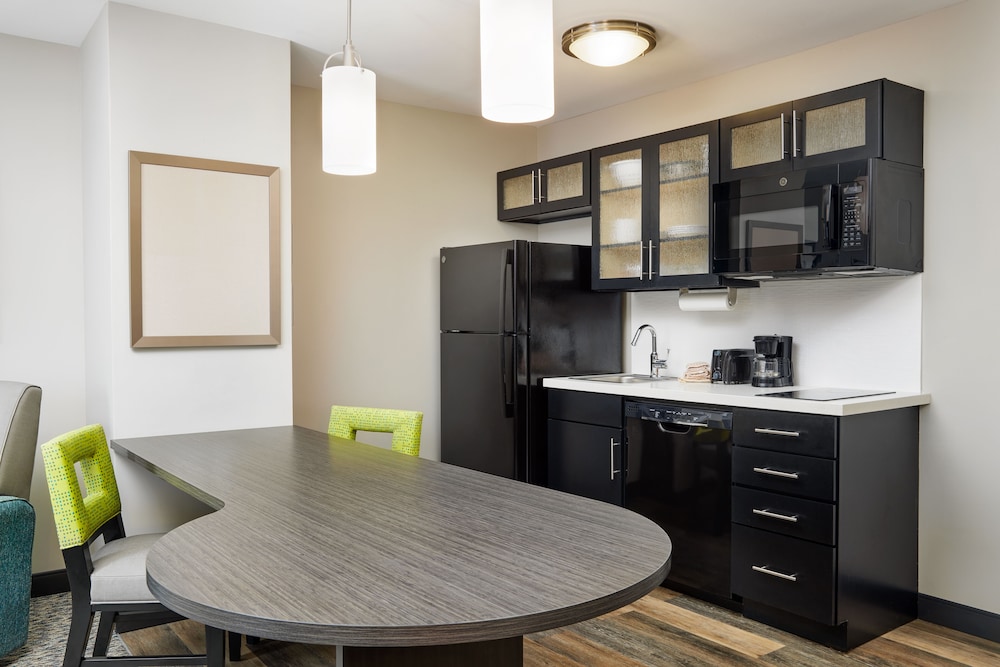 Candlewood Suites Lebanon by IHG - photo 11