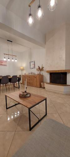 Achilleas Apartment — 4-Star Luxury Hotel in Stylida, Greece
