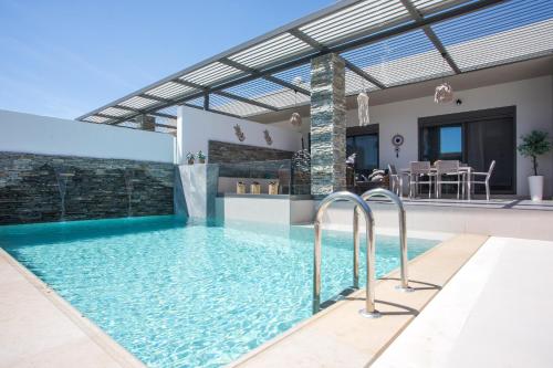 Kiki Luxury Villa — 4-Star Luxury Hotel in Afantou, Greece