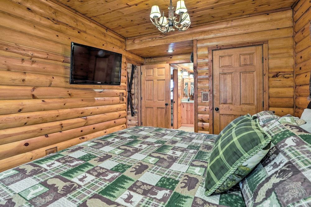 Rustic Cabin in Roaring River State Park - photo 4