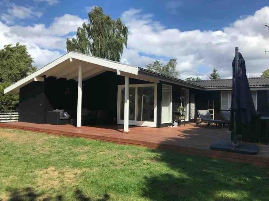 En perle af et sommerhus tæt på både strand og by in Hornbaek, Denmark