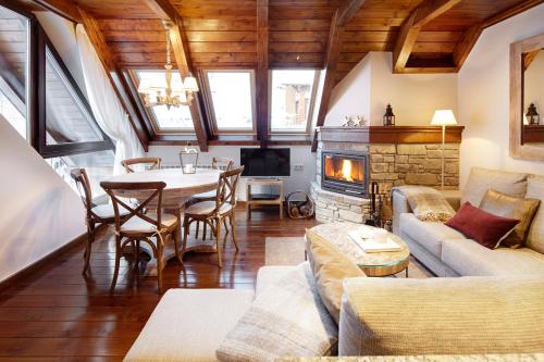 Val de Ruda Luxe 24 by FeelFree Rentals — 4-Star Luxury Hotel in Vielha, Spain
