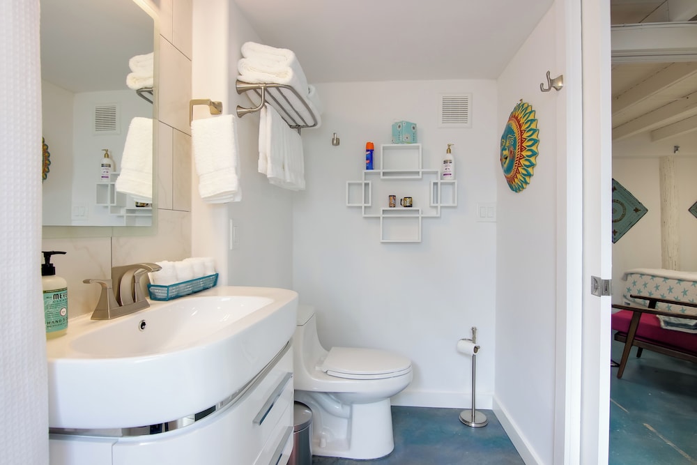 Sunny Waterfront Rio Hondo Studio with Shared Perks — Rio Hondo — photo 4
