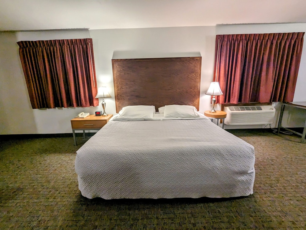Woodfield Inn and Suites - photo 8