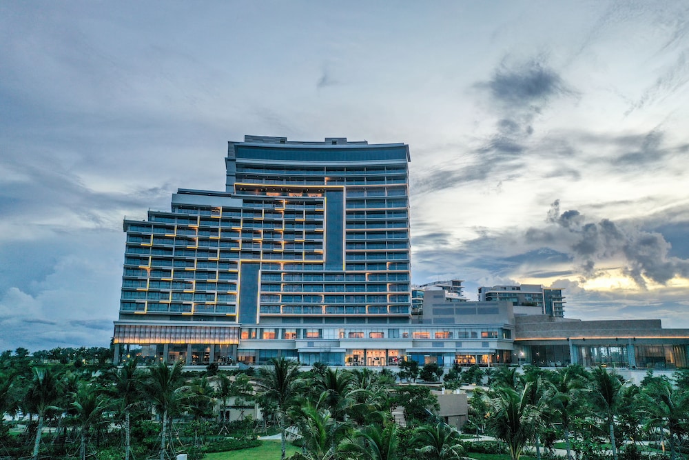 Hoiana Hotel & Suites — 5-Star Luxury Hotel in Da Nang, Vietnam