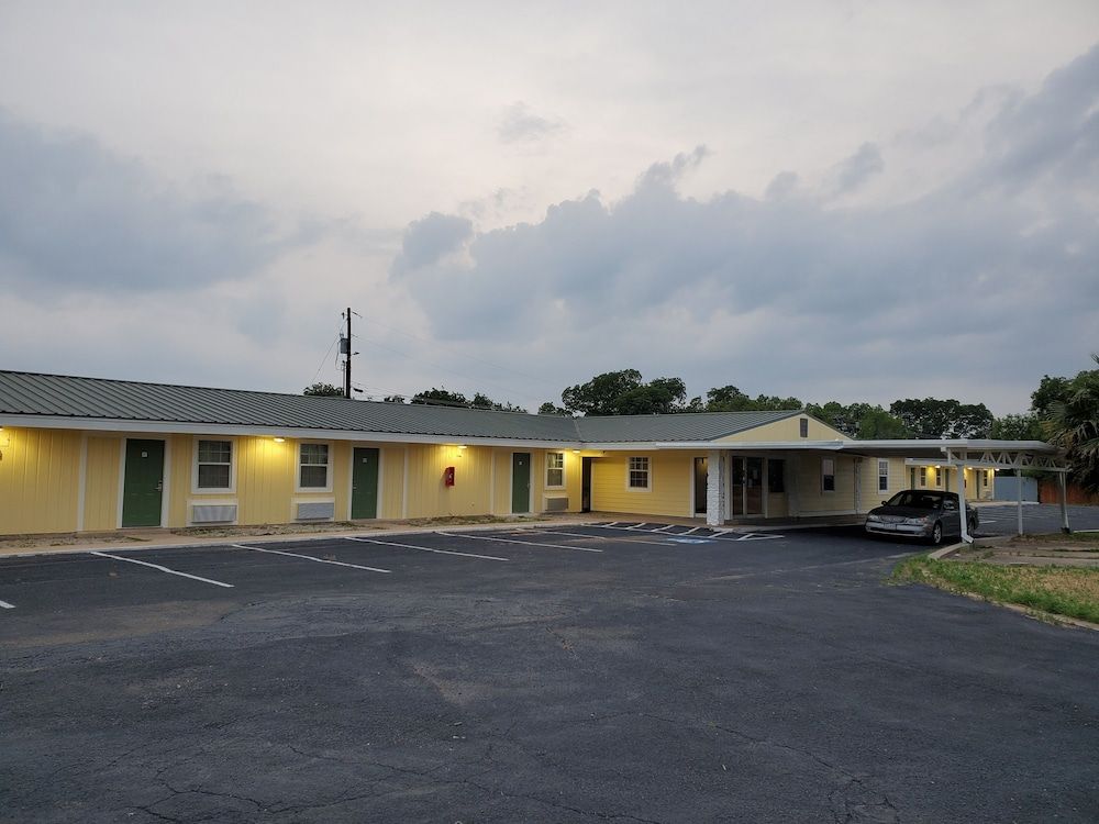 Rodeway Inn Kingsland Lake LBJ - photo 9