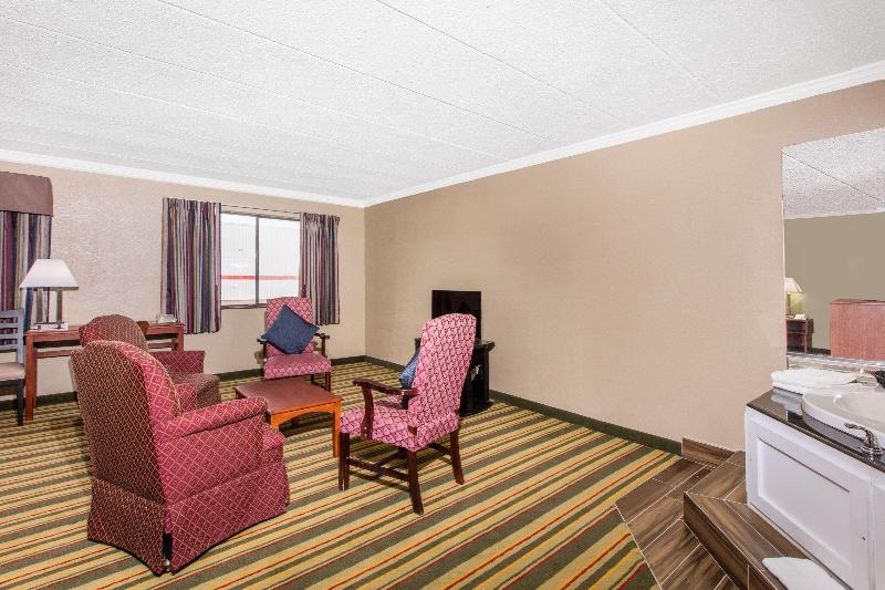 Super 8 By Wyndham Frederickrick - photo 4