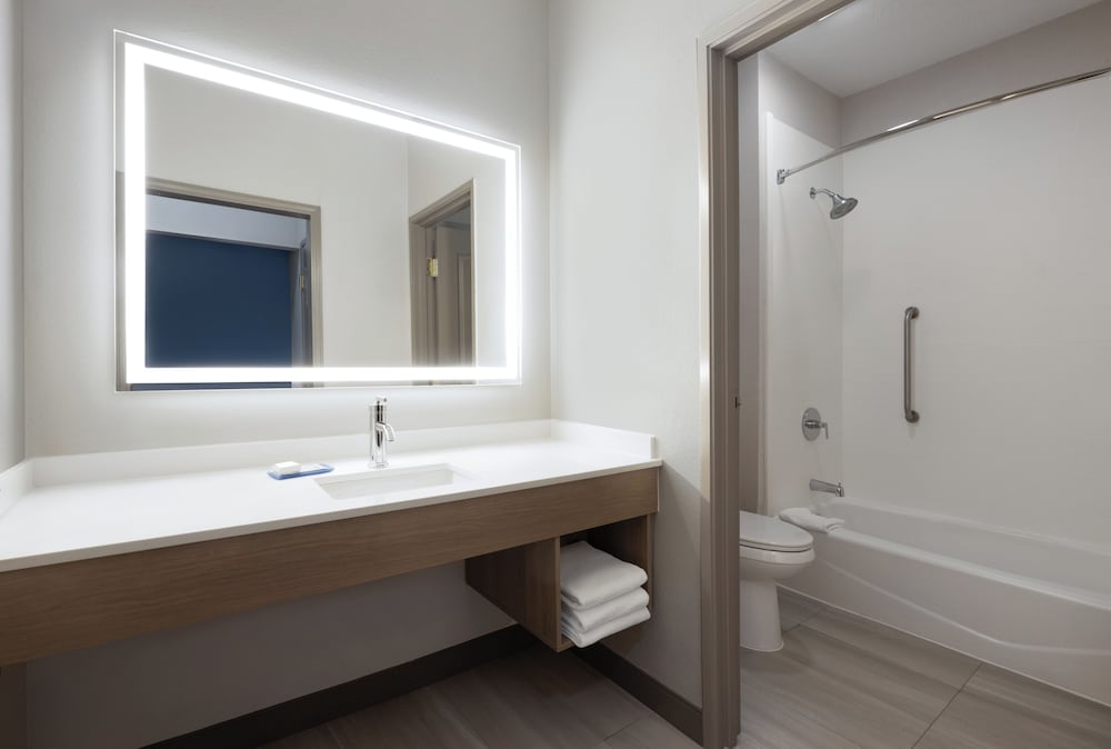 Hampton Inn Acworth - photo 28