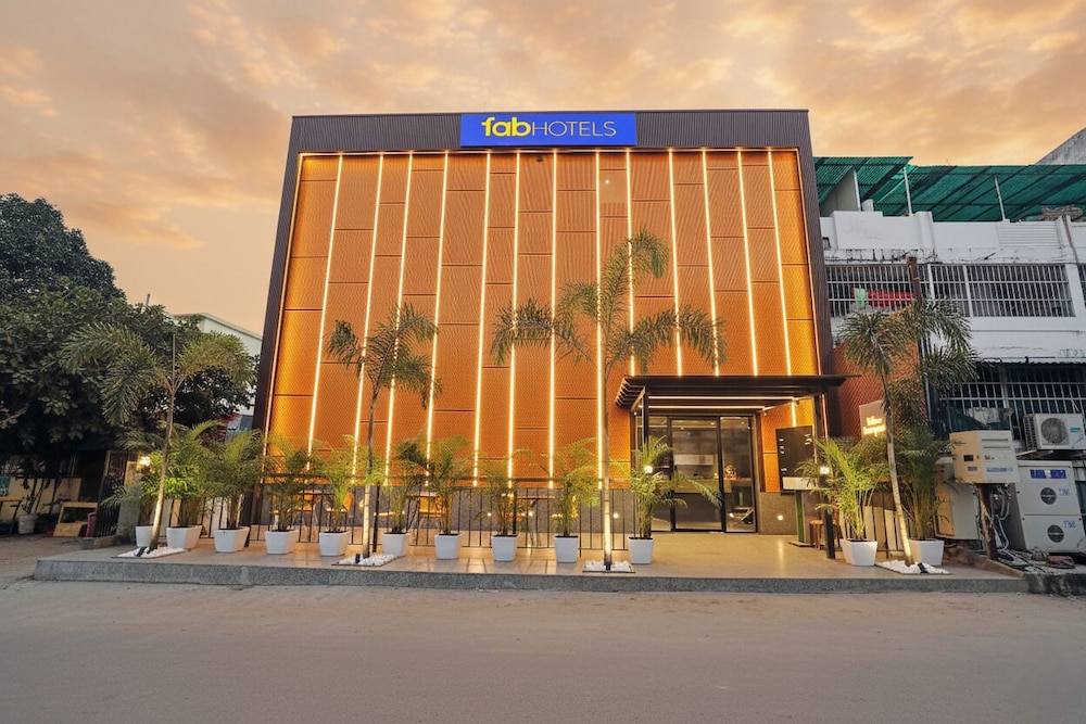 FabHotel Yellow Courtyard — Bhopal — photo 2