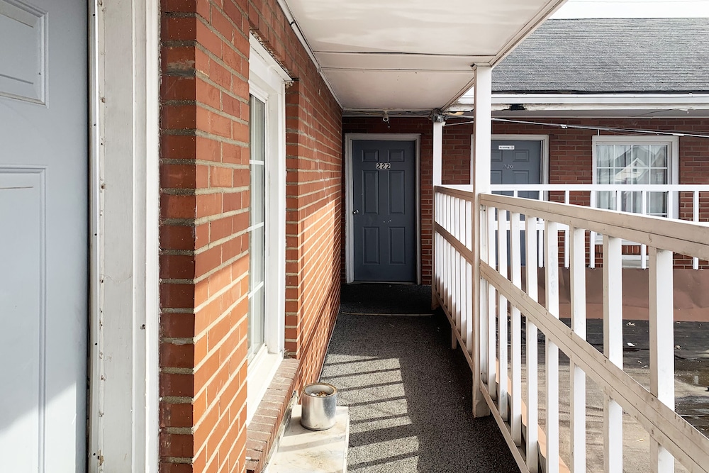 Four Keys Inn - photo 29