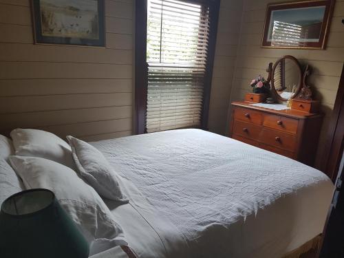 Twomey's Cottage — 4-Star Luxury Hotel in Queenscliff, Australia