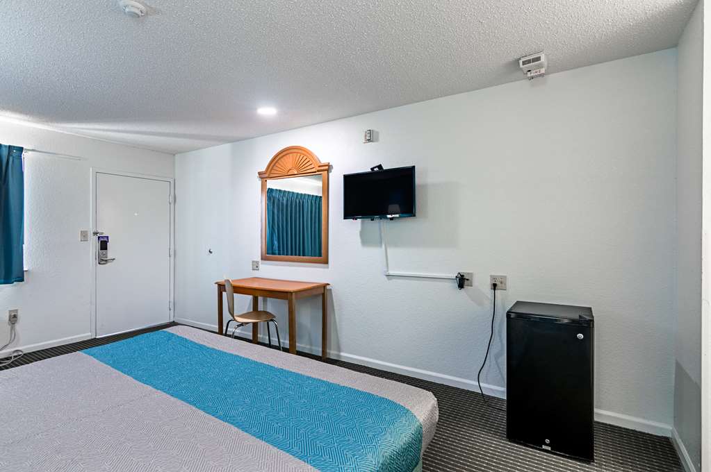 Motel 6 Azle TX - photo 11