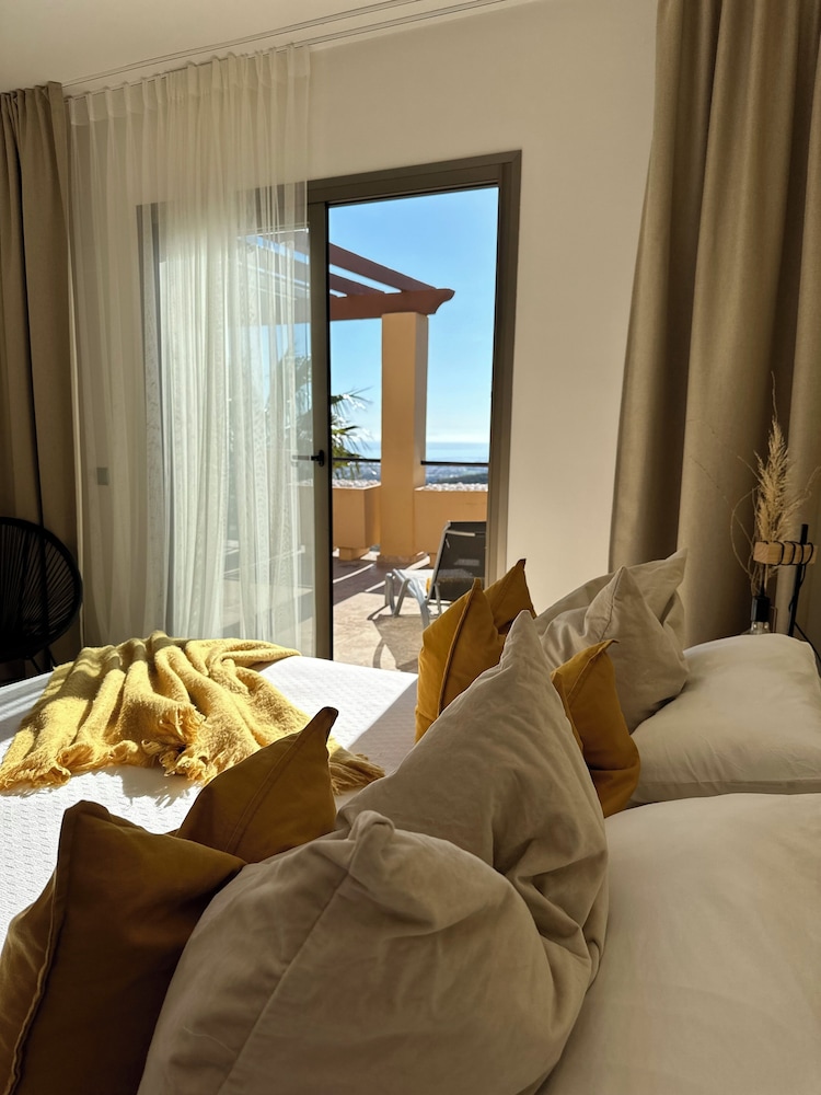 Apartment Sleeps 6 With Private Garden — Benahavis — photo 3