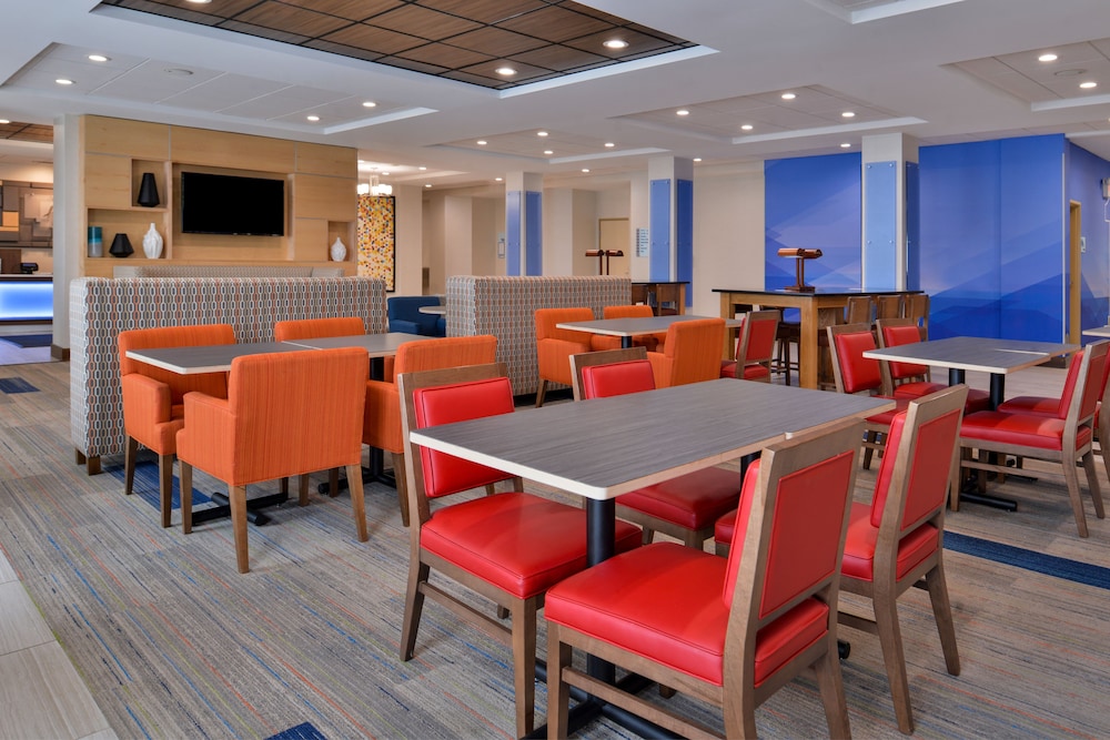 Holiday Inn Express & Suites Cincinnati Mason by IHG - photo 38