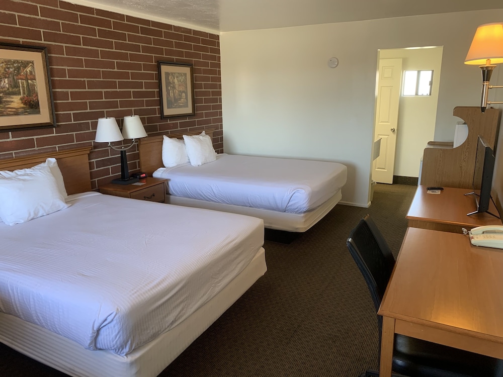 Days Inn by Wyndham Lake Point - photo 6