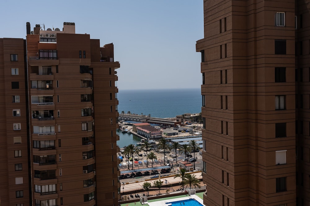 Sur Suites Palmeras 4 — 4-Star Luxury Hotel in Fuengirola, Spain