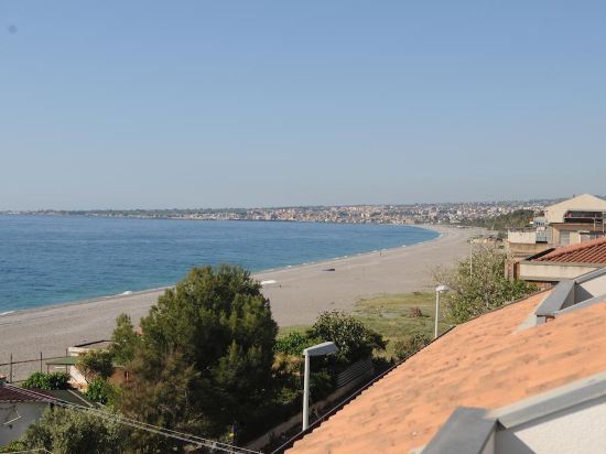 The Roof On The Sea — 4-Star Luxury Hotel in Mascali, Italy