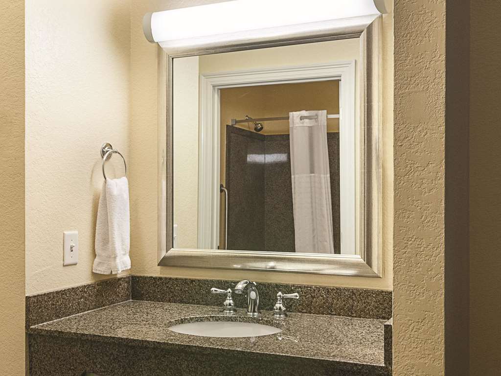 La Quinta Inn & Suites by Wyndham Slidell North Shore Area - photo 44