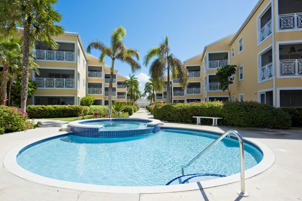Regal Beach Club #322 — 4-Star Luxury Hotel in George Town, Cayman Islands