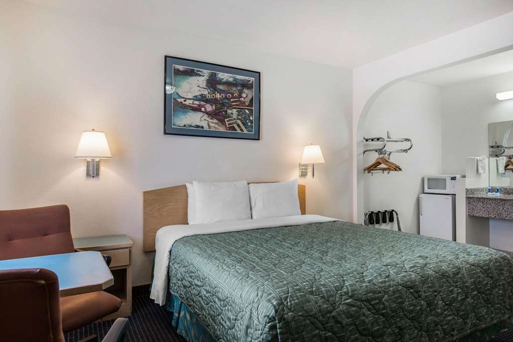 Rodeway Inn Beaumont 1 10 - photo 11