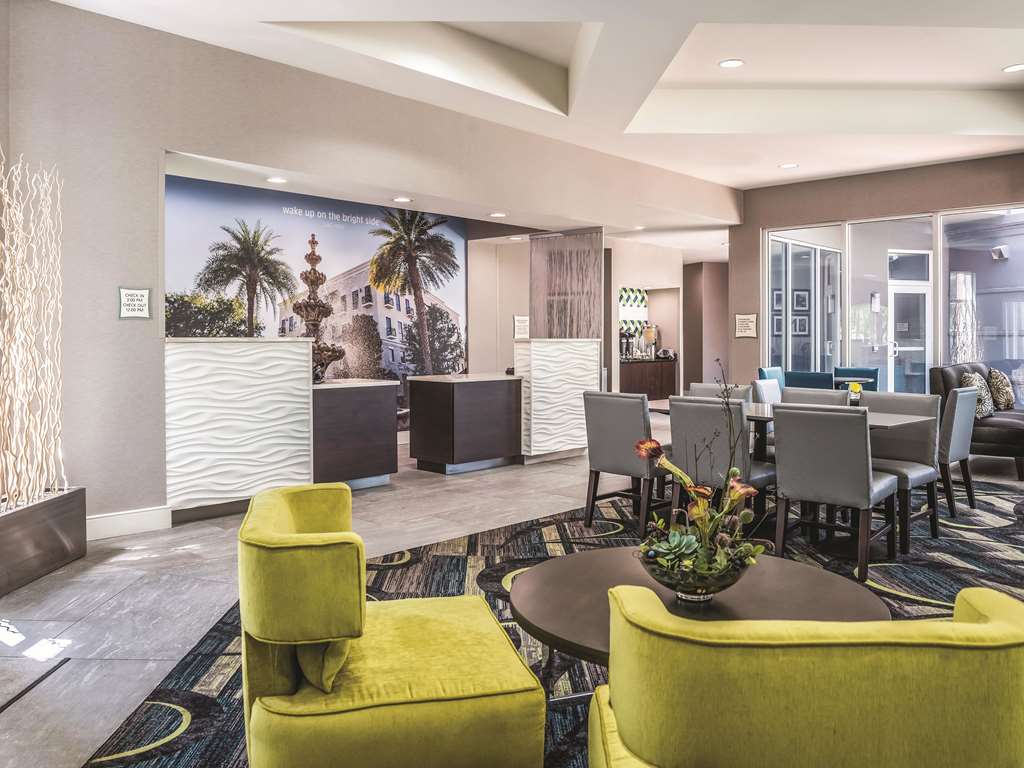La Quinta Inn & Suites by Wyndham Orlando Lake Mary - photo 11