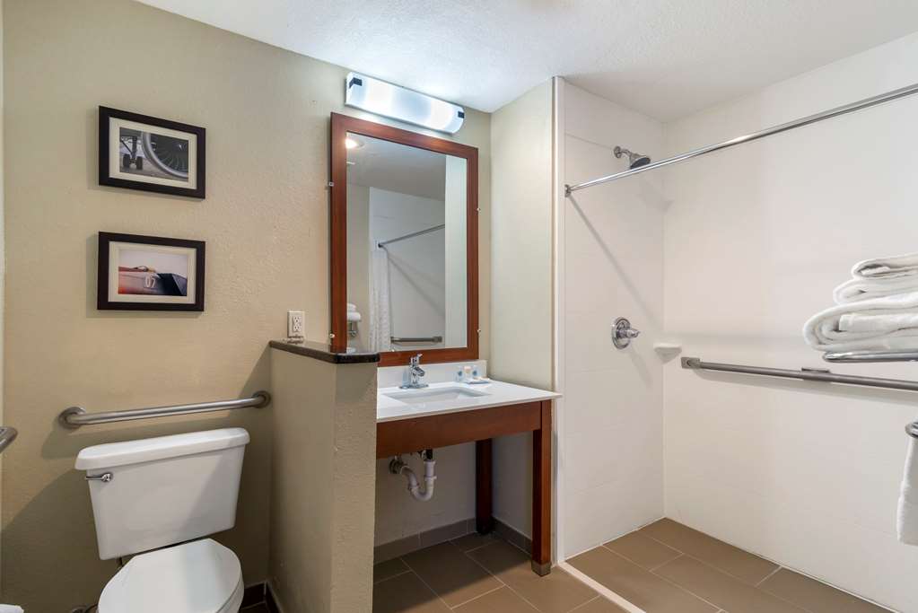 Comfort Inn & Suites near Robins Air Force Base Main Gate - photo 18