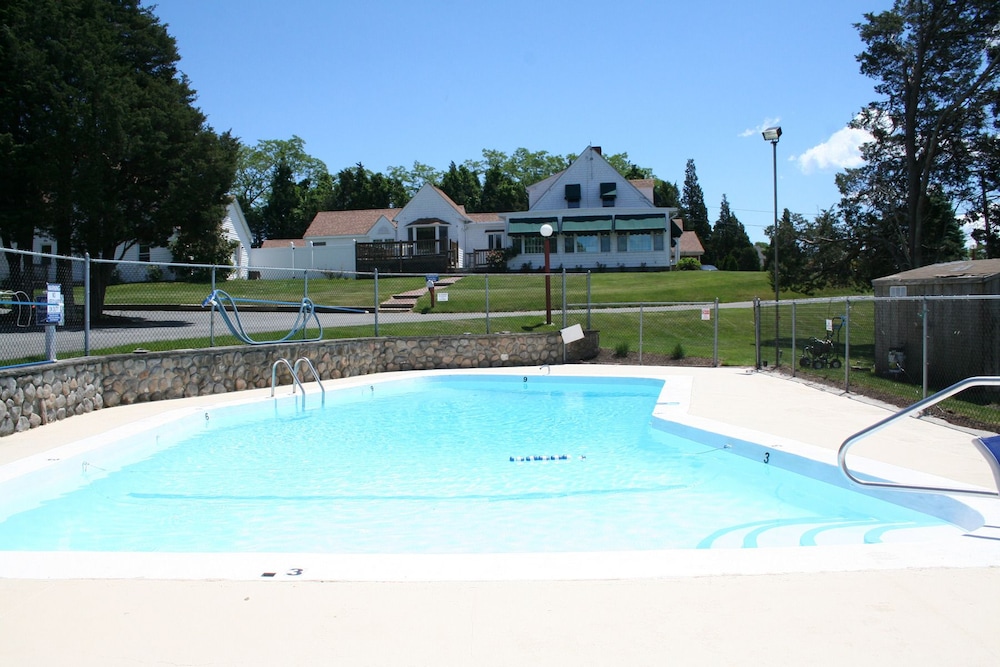 Blue Spruce Motel & Townhouses - photo 32
