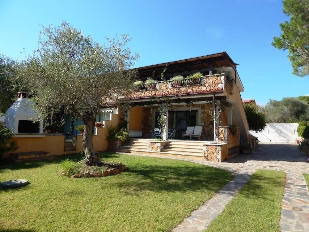 AffittaSardegna Casa Canoa Apartments — 4-Star Luxury Hotel in Orosei, Italy