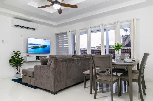 Choose To Be Happy at Twenty 2A with Pool — 4-Star Luxury Hotel in Kingston, Jamaica