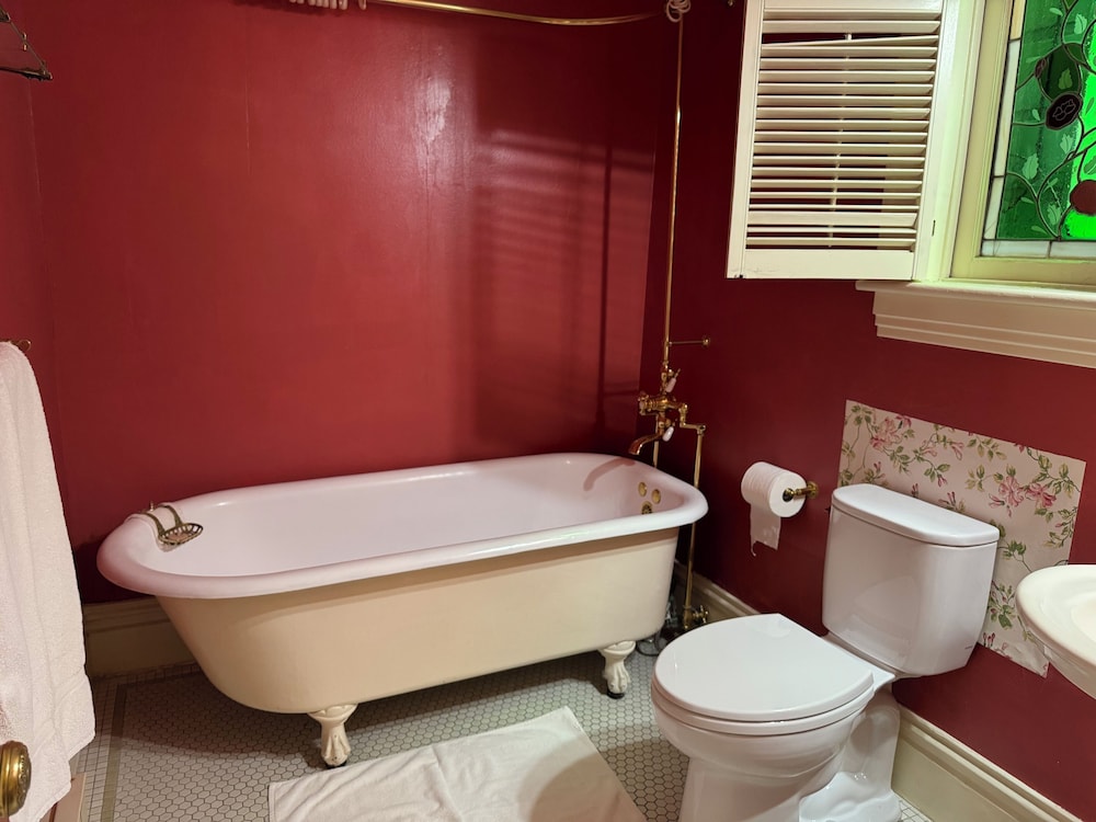 Nob Hill Inn - photo 43