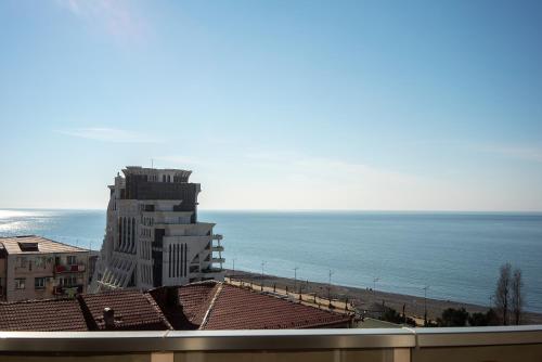 Sea Tower Apart 12