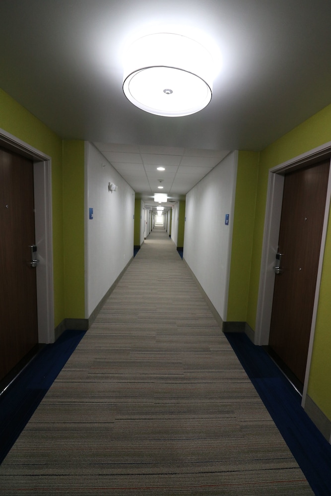 Holiday Inn Express & Suites Coffeyville by IHG - photo 33